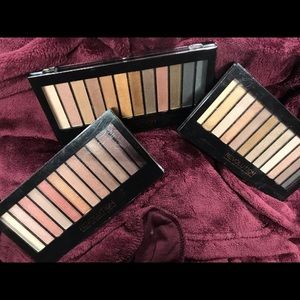 3 Revolution eyeshadow palettes